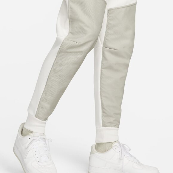 Nike Sportswear Men's Tech Fleece Joggers Pants - Picture 5 of 6